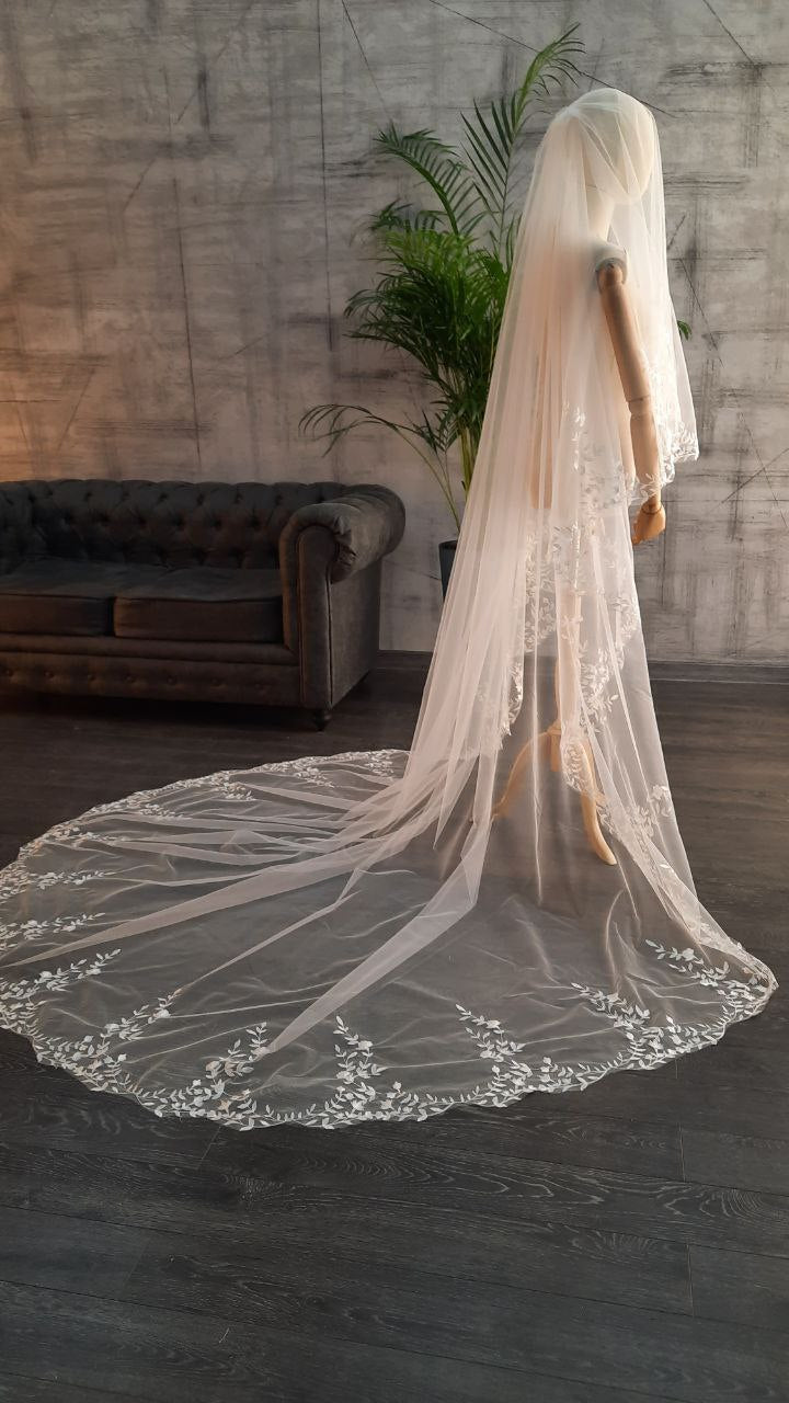 Embroidery floral veil, long flowered veil, cathedral veil, bridal veil, flower lace veil, bohemian wedding veil, beaded floral lace veil