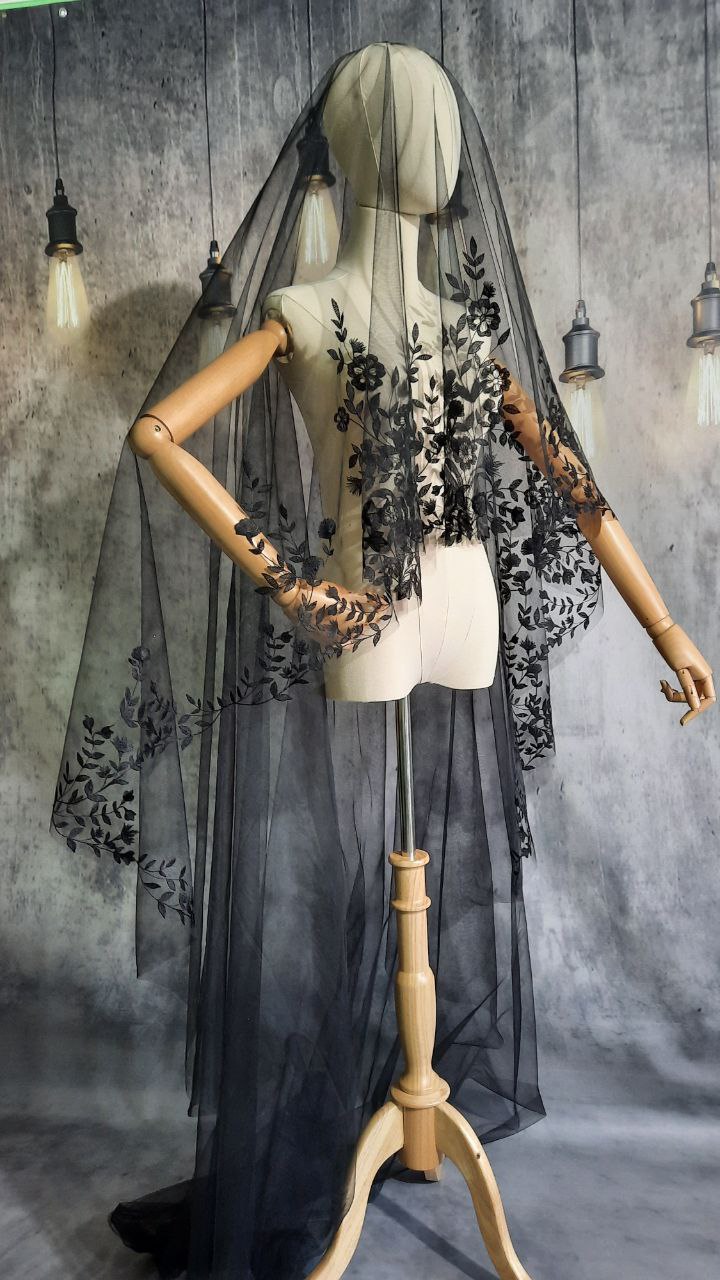 Elegant Black Veil with Exquisite Embroidered Flowers - Stunning Train and One Tier Design