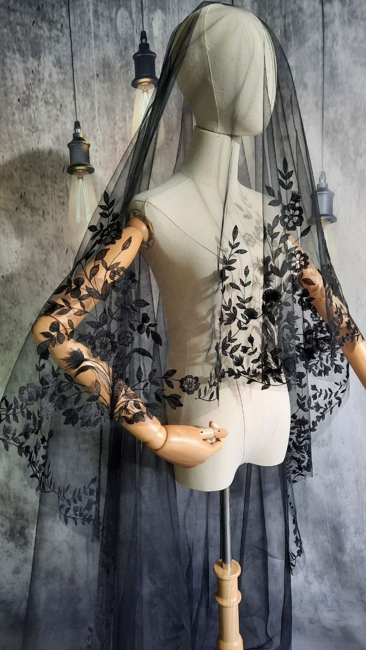 Elegant Black Veil with Exquisite Embroidered Flowers - Stunning Train and One Tier Design