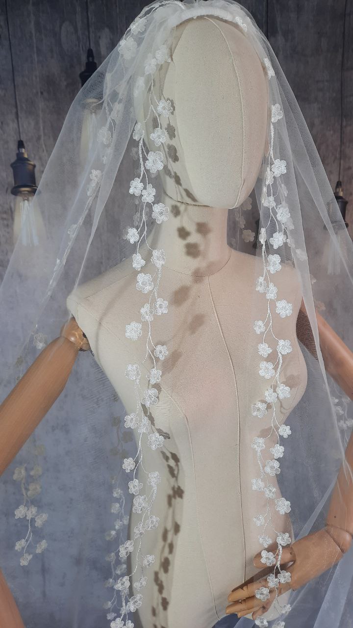 Handcrafted Wedding Veil with Floral Embroidery and Dainty Daisy Accents