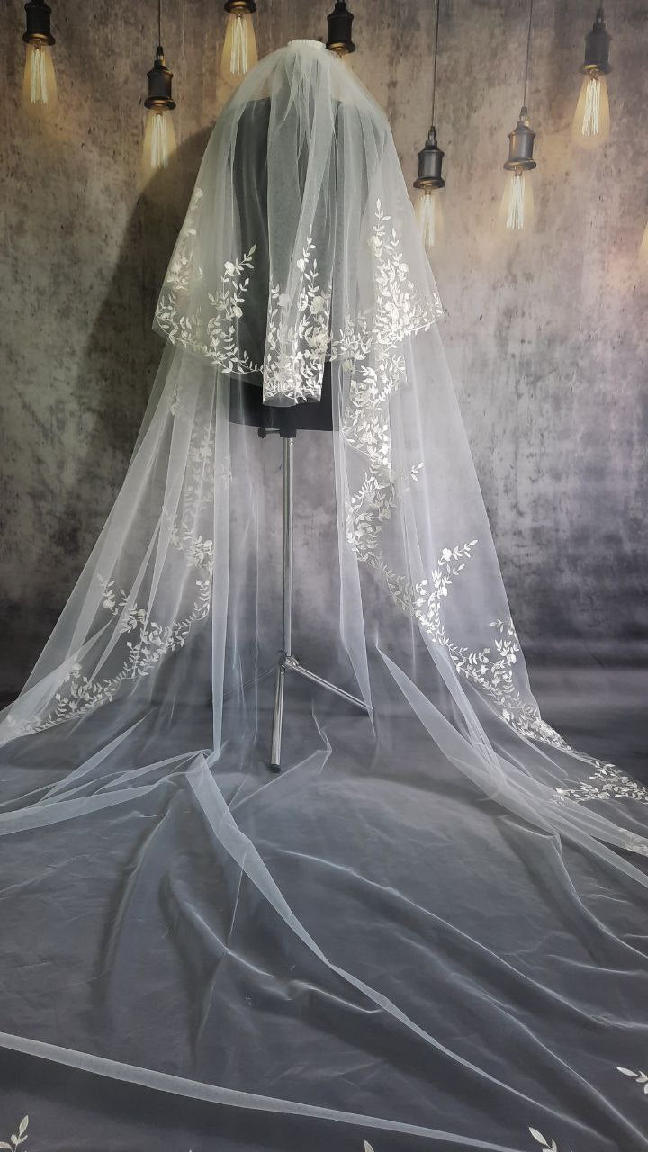 Vintage-Inspired Floral Lace Embroidery Veil for Royal Occasions