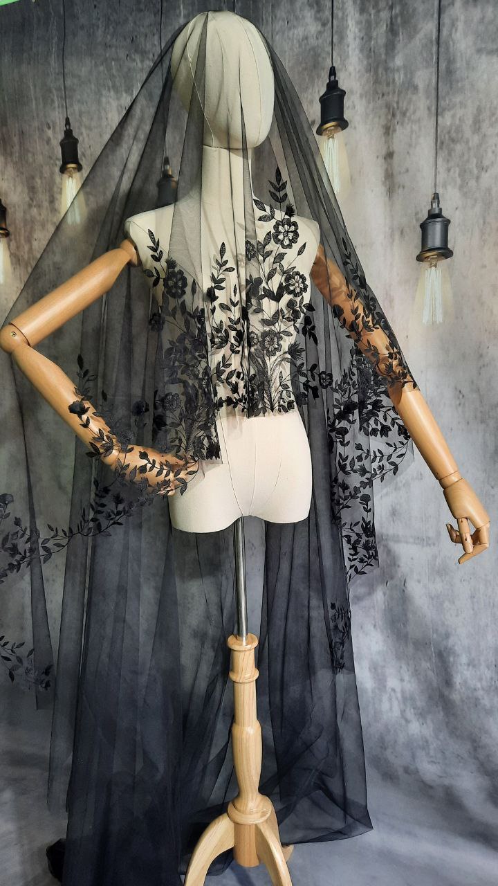 Elegant Black Veil with Exquisite Embroidered Flowers - Stunning Train and One Tier Design