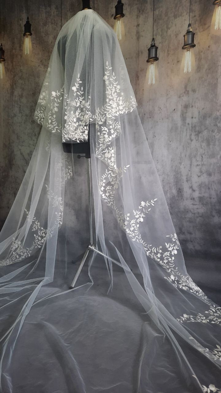 Vintage-Inspired Floral Lace Embroidery Veil for Royal Occasions