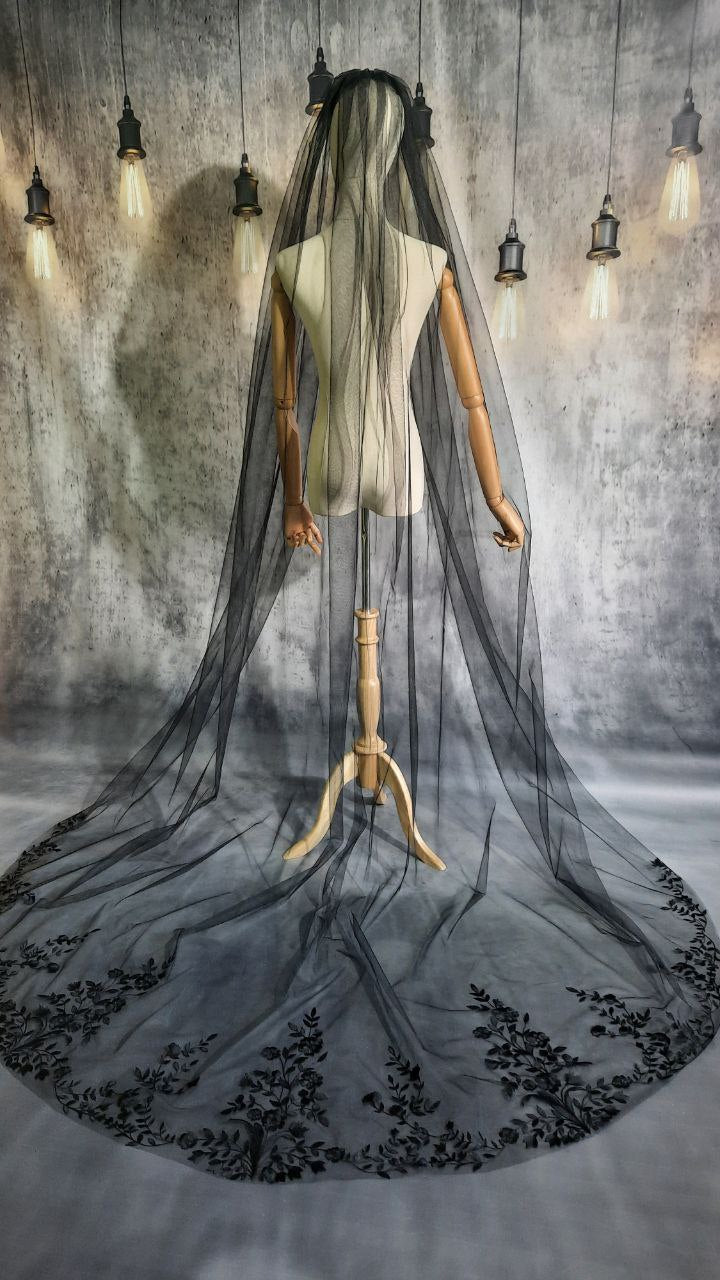 Elegant Black Veil with Exquisite Embroidered Flowers - Stunning Train and One Tier Design
