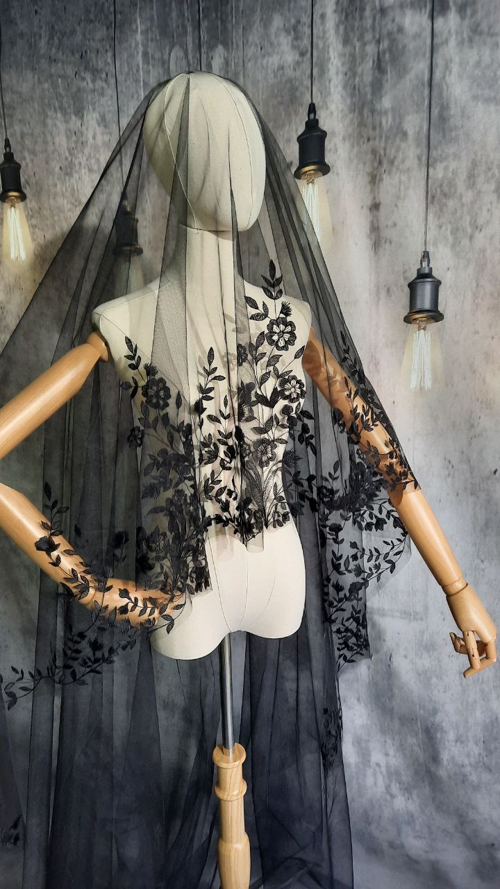 Elegant Black Veil with Exquisite Embroidered Flowers - Stunning Train and One Tier Design
