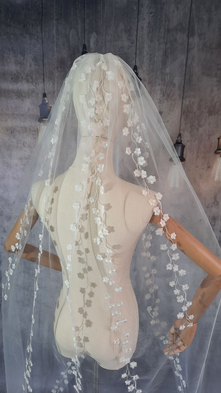 Handcrafted Wedding Veil with Floral Embroidery and Dainty Daisy Accents