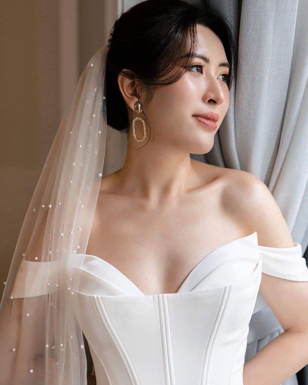 Pearl wedding veil Cathedral bridal veil White pearl veil Beaded veil Pearls Accesories Classic ivory veil