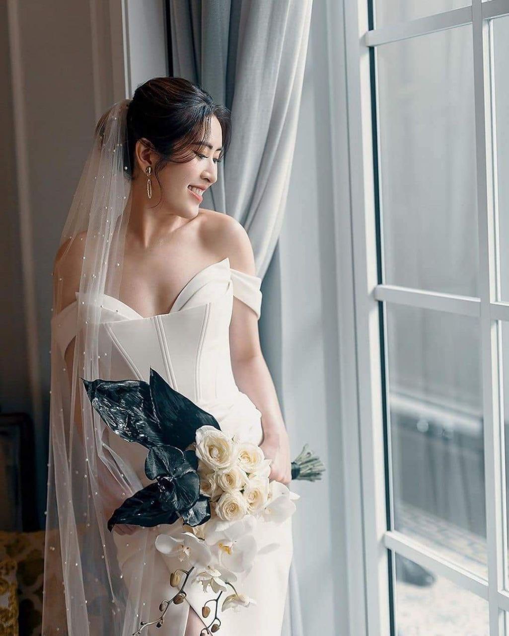 Pearl wedding veil Cathedral bridal veil White pearl veil Beaded veil Pearls Accesories Classic ivory veil