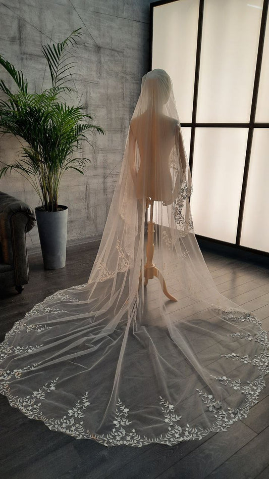 Embroidery floral veil, long flowered veil, cathedral veil, bridal veil, flower lace veil, bohemian wedding veil, beaded floral lace veil