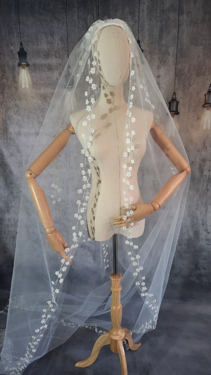 Handcrafted Wedding Veil with Floral Embroidery and Dainty Daisy Accents