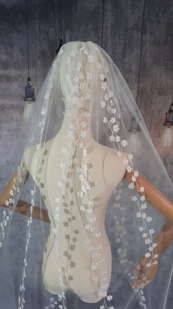 Handcrafted Wedding Veil with Floral Embroidery and Dainty Daisy Accents